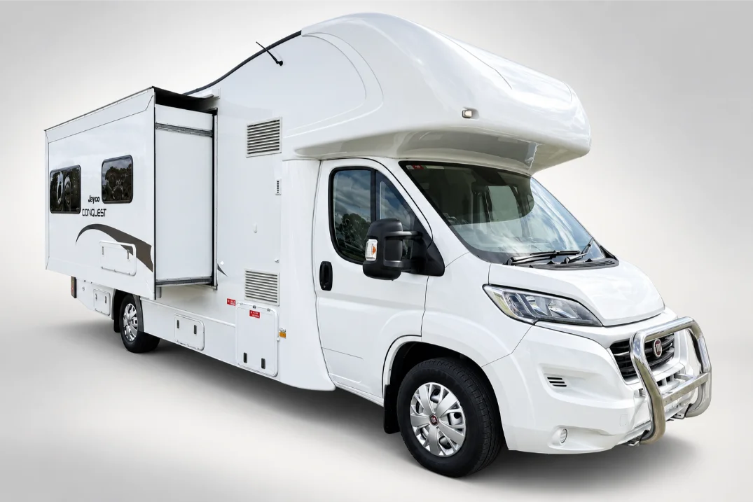 White Jayco Conquest Motorhome